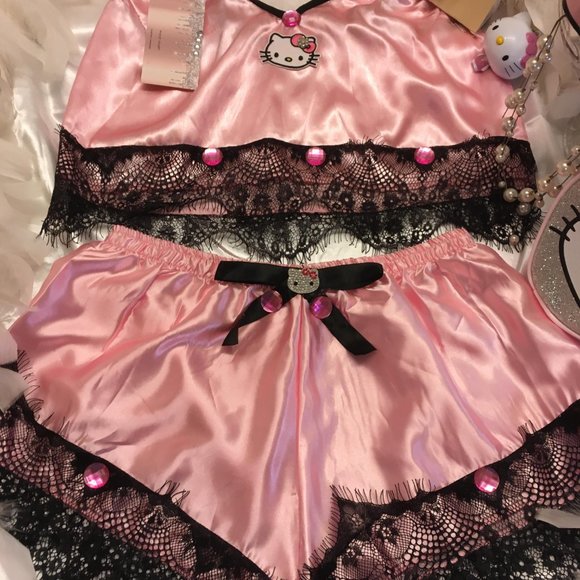 ADORABLE cotton candy pink satin hello kitty lingere and jewlery set! - Picture 11 of 17
